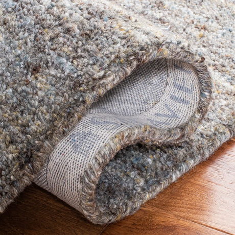 Safavieh Himalaya 5'-0" x 8'-0" Rug in Grey / Olive