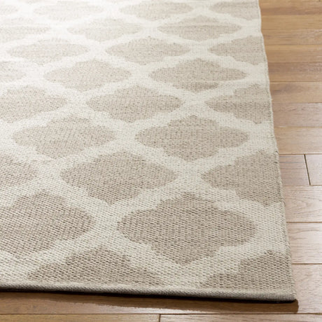 Safavieh Montauk 4'-0" x 6'-0" Rug in Grey / Ivory