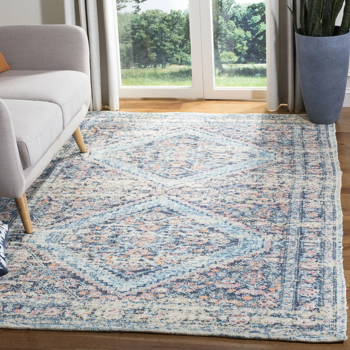 Safavieh Saffron 4'-0" x 6'-0" Rug in Blue / Turquoise