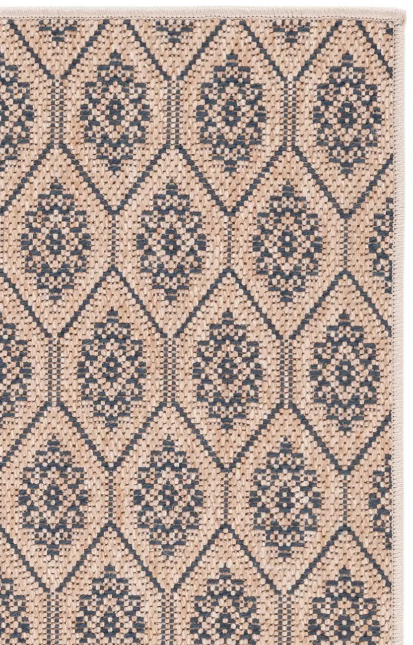 Safavieh Maple 3'-0" x 5'-0" Rug in Black / Beige