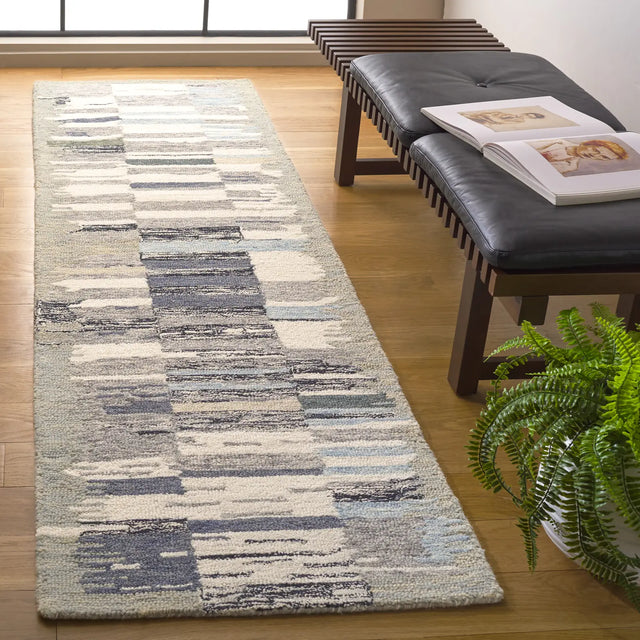 Safavieh Ebony 2'-3" x 8'-0" Rug in Ivory / Grey