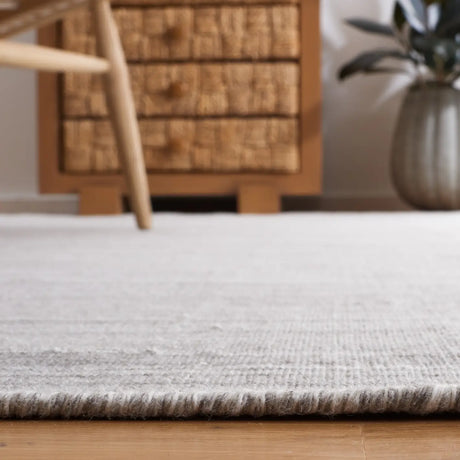 Safavieh Kilim 4'-0" x 6'-0" Rug in Silver