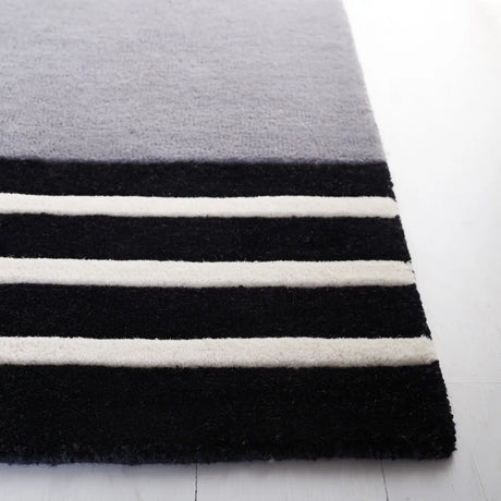 Safavieh Rodeo Drive 4'-0" x 6'-0" Rug in Pink / Ivory