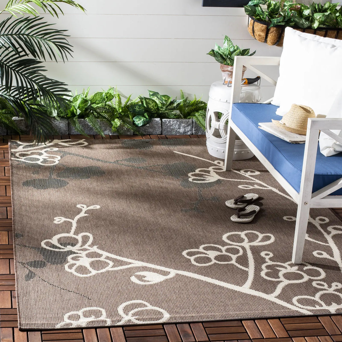 Safavieh Courtyard 4'-0" x 5'-7" Rug in Brown Natural / Black