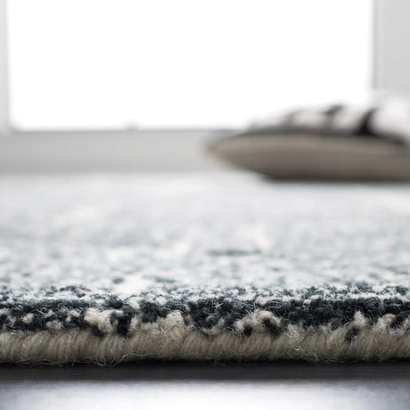 Safavieh Metro 4'-0" x 6'-0" Rug in Black / Ivory