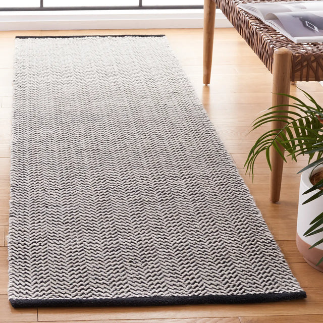 Safavieh Vermont 2'-3" x 8'-0" Rug in Black / Ivory