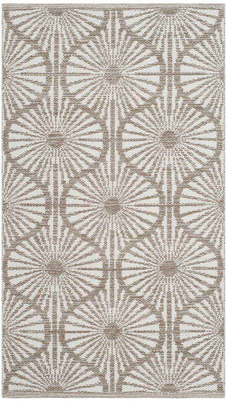 Safavieh Montauk 2'-3" x 3'-9" Rug in Beige / Ivory