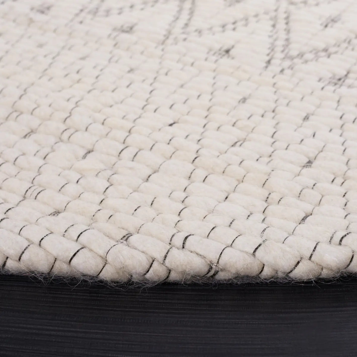 Safavieh Marbella 6'-0" x 6'-0" Rug in Ivory / Black