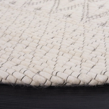 Safavieh Marbella 6'-0" x 6'-0" Rug in Ivory / Black