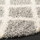 Safavieh Sgd-Dallas Shag 6'-0" x 6'-0" Rug in Grey / Ivory