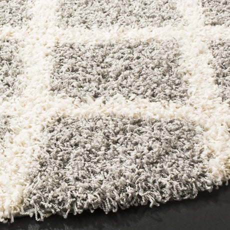 Safavieh Sgd-Dallas Shag 6'-0" x 6'-0" Rug in Grey / Ivory