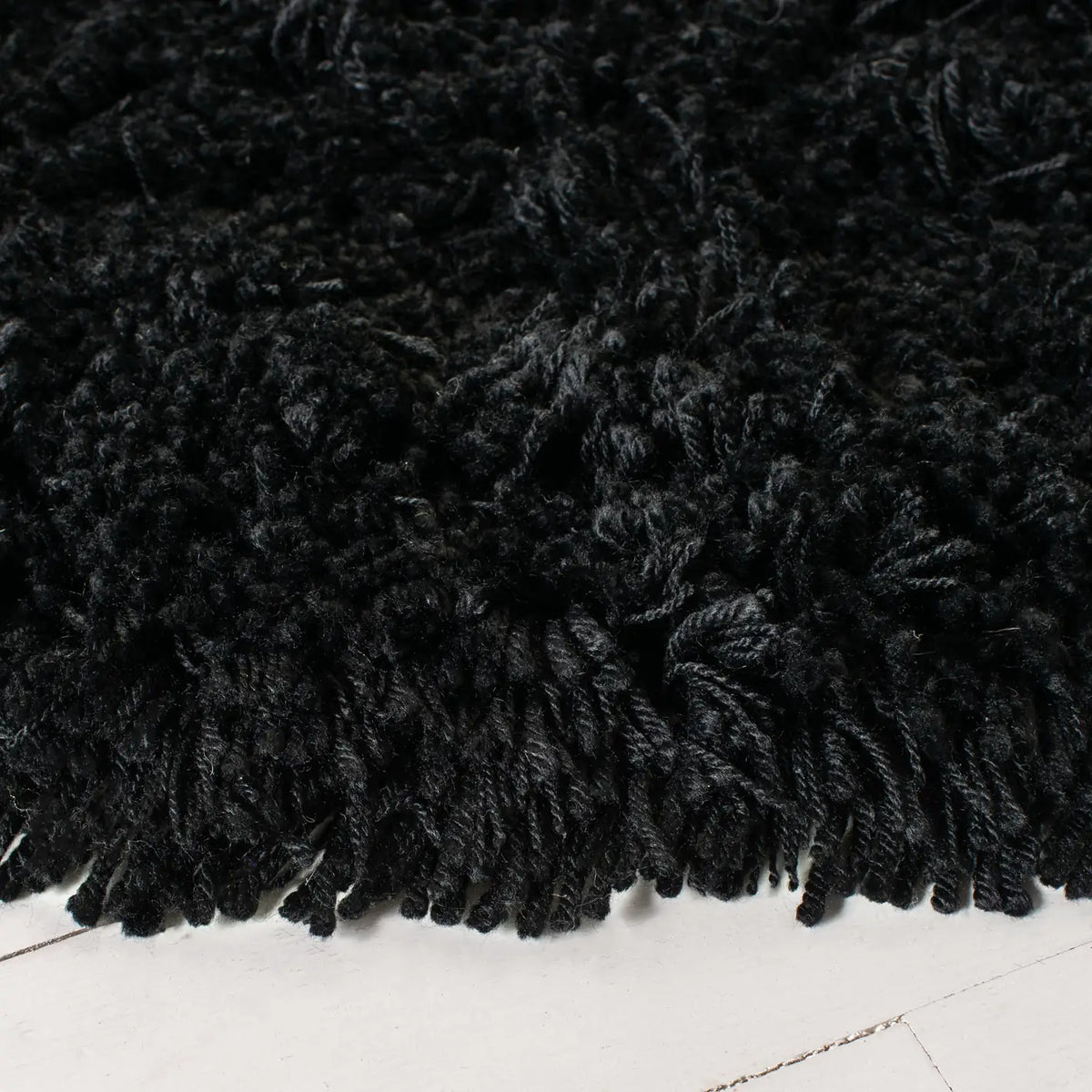 Safavieh Shag 6'-0" x 6'-0" Rug in Black