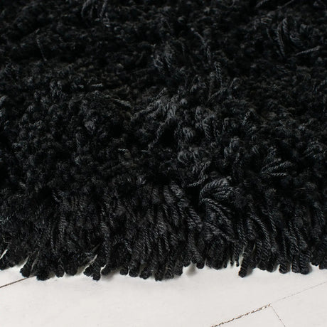 Safavieh Shag 6'-0" x 6'-0" Rug in Black