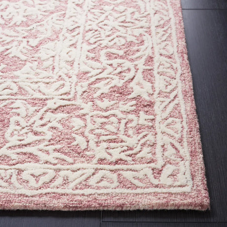 Safavieh Metro 4'-0" x 6'-0" Rug in Pink / Ivory