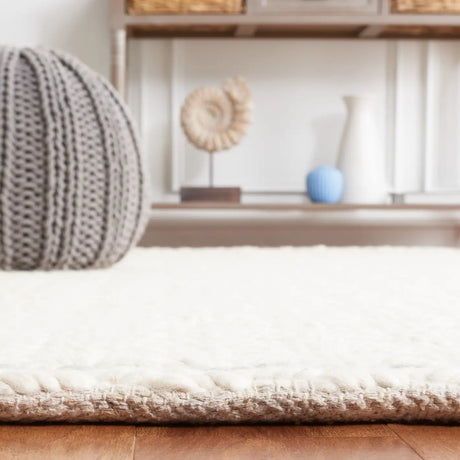 Safavieh Natura 4'-0" x 6'-0" Rug in Ivory / Grey