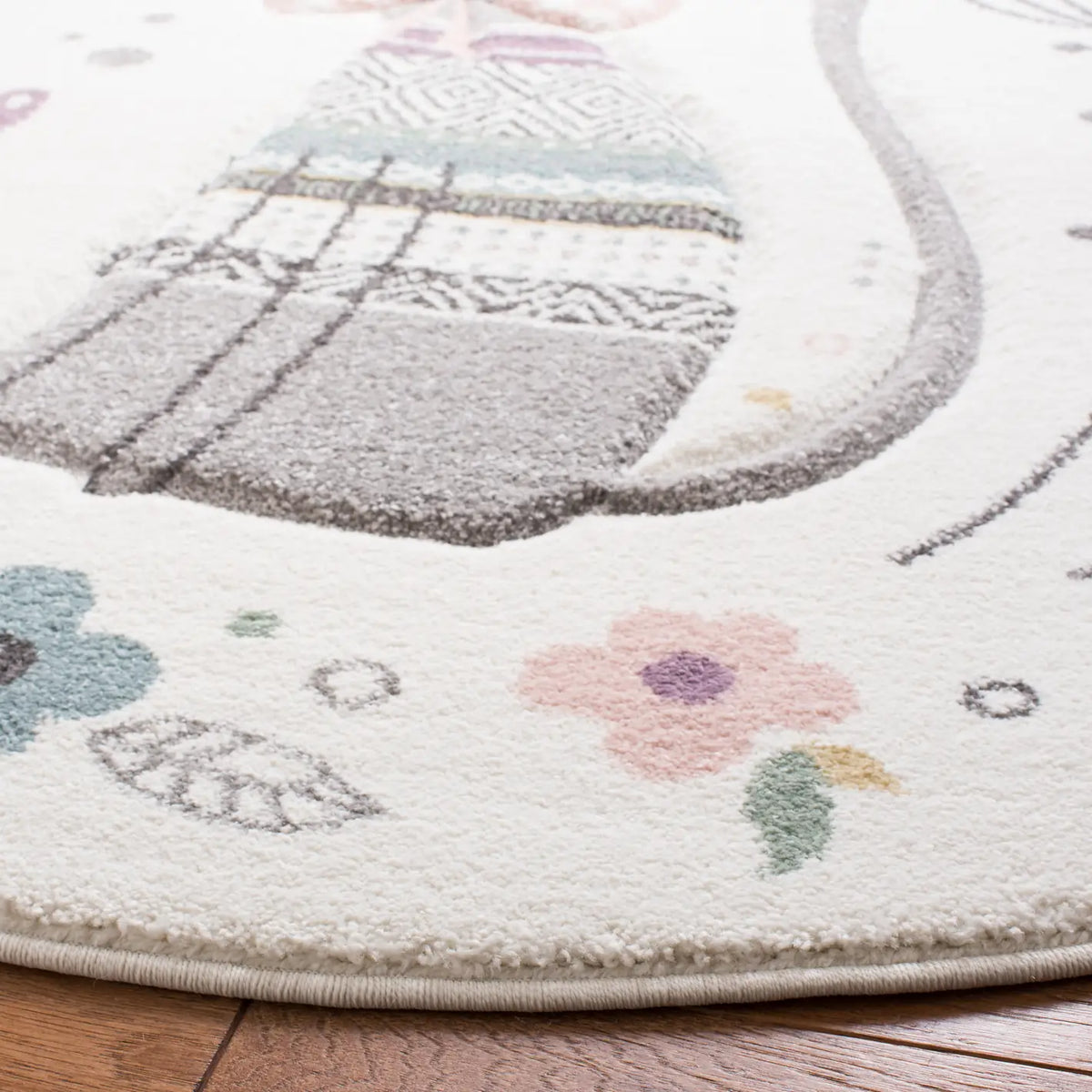 Safavieh Carousel Kids 100 5'-3" x 5'-3" Rug in Ivory / Pink
