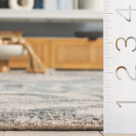 Safavieh Samarkand 6'-0" x 9'-0" Rug in Grey / Ivory