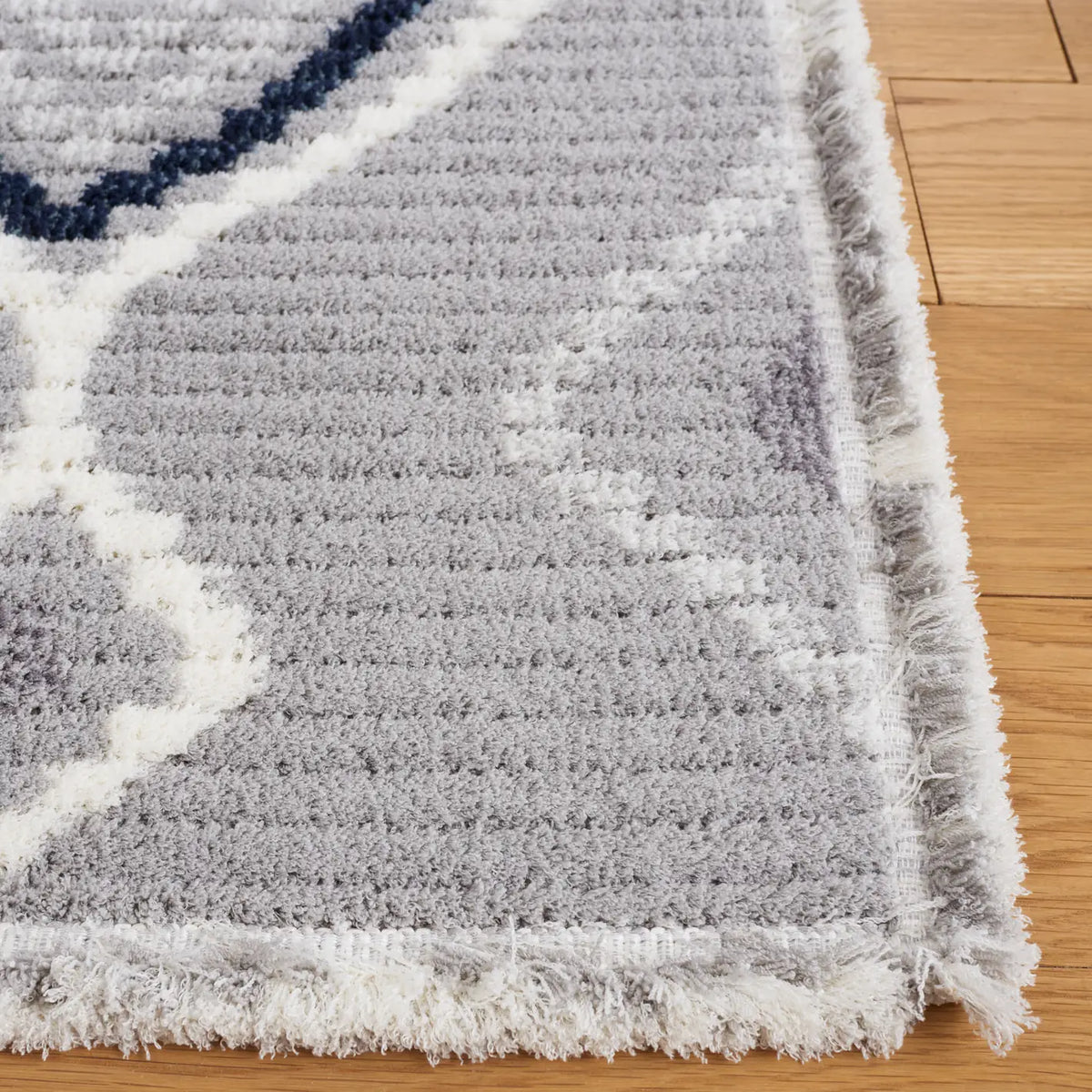 Safavieh Marrakesh 4'-0" x 6'-0" Rug in Grey / Light Grey