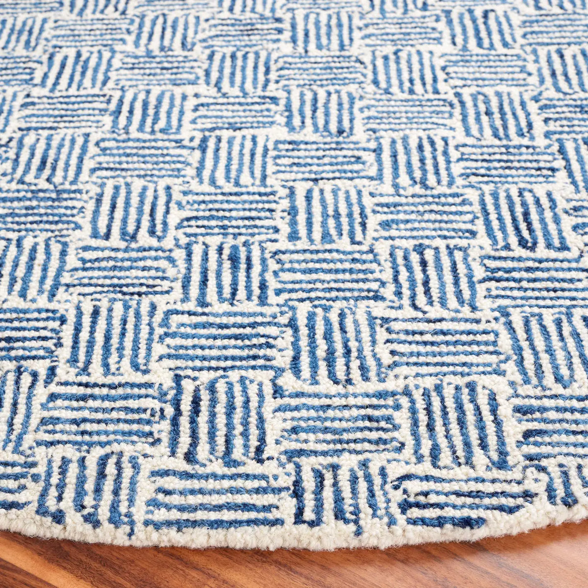 Safavieh Micro-Loop 5'-0" x 5'-0" Rug in Navy / Ivory