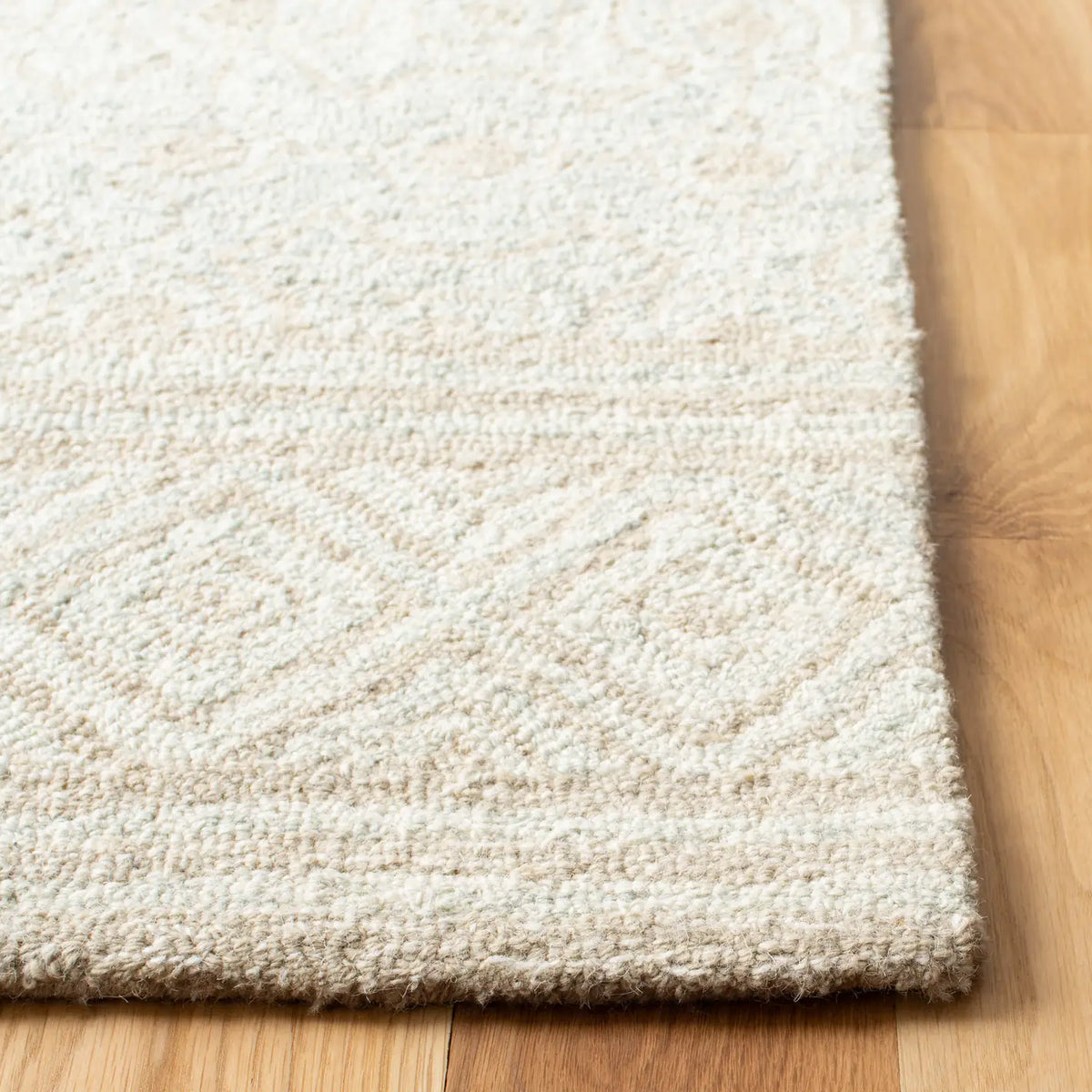Safavieh Micro-Loop 4'-0" x 6'-0" Rug in Ivory / Light Green
