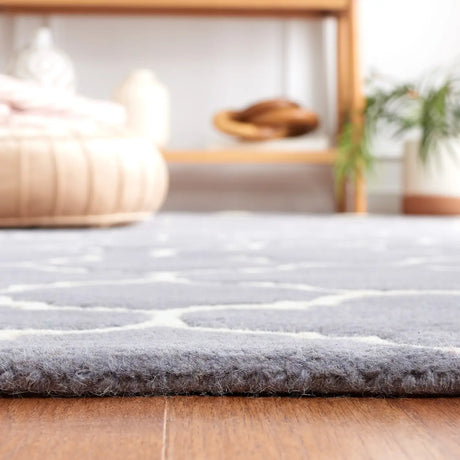 Safavieh Chatham 6'-0" x 9'-0" Rug in Dark Grey / Ivory