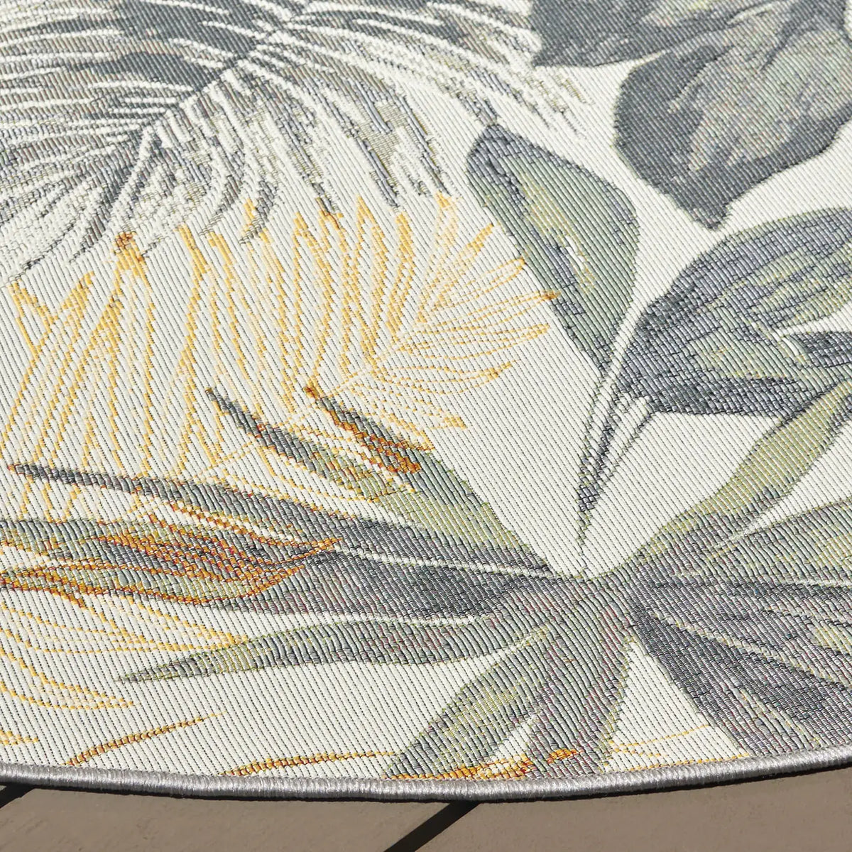 Safavieh Barbados 500 6'-7" x 6'-7" Rug in Ivory / Grey Green