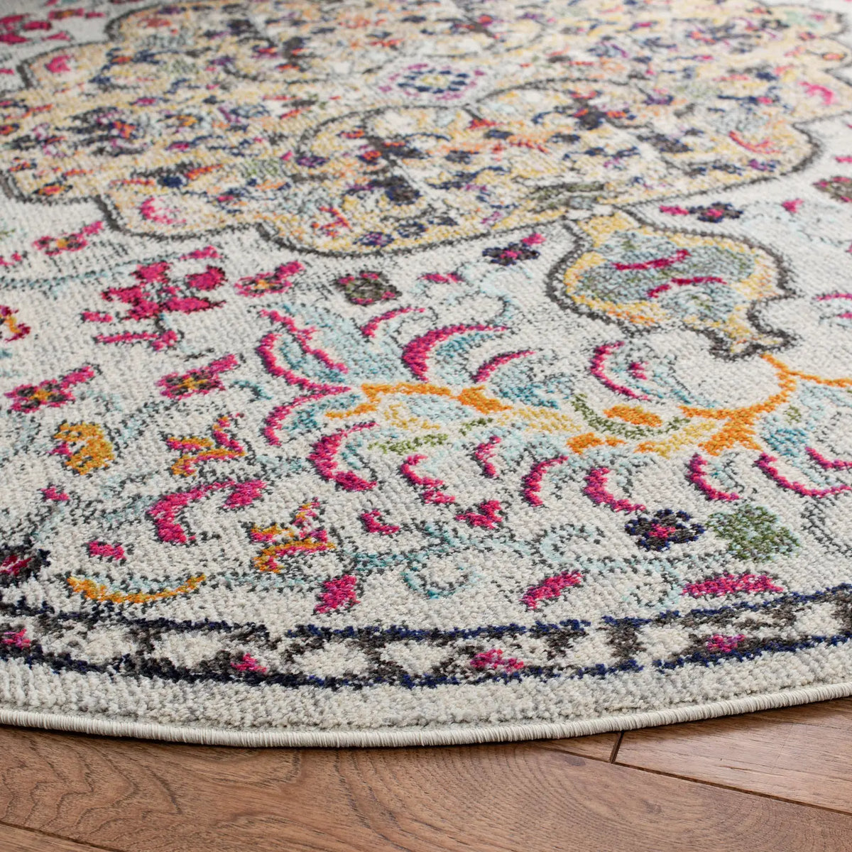 Safavieh Madison 5'-0" x 5'-0" Rug in Grey / Gold