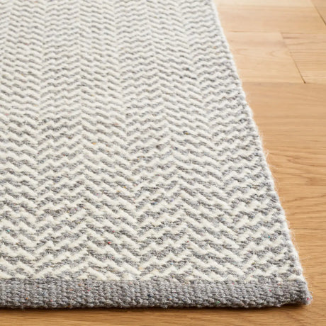 Safavieh Vermont 4'-0" x 6'-0" Rug in Grey / Ivory
