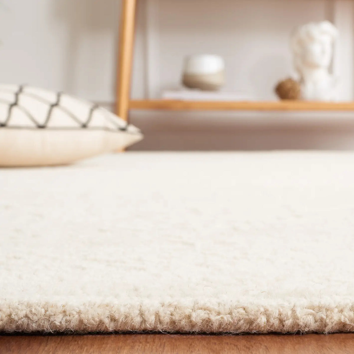 Safavieh Textural 4'-0" x 6'-0" Rug in Ivory
