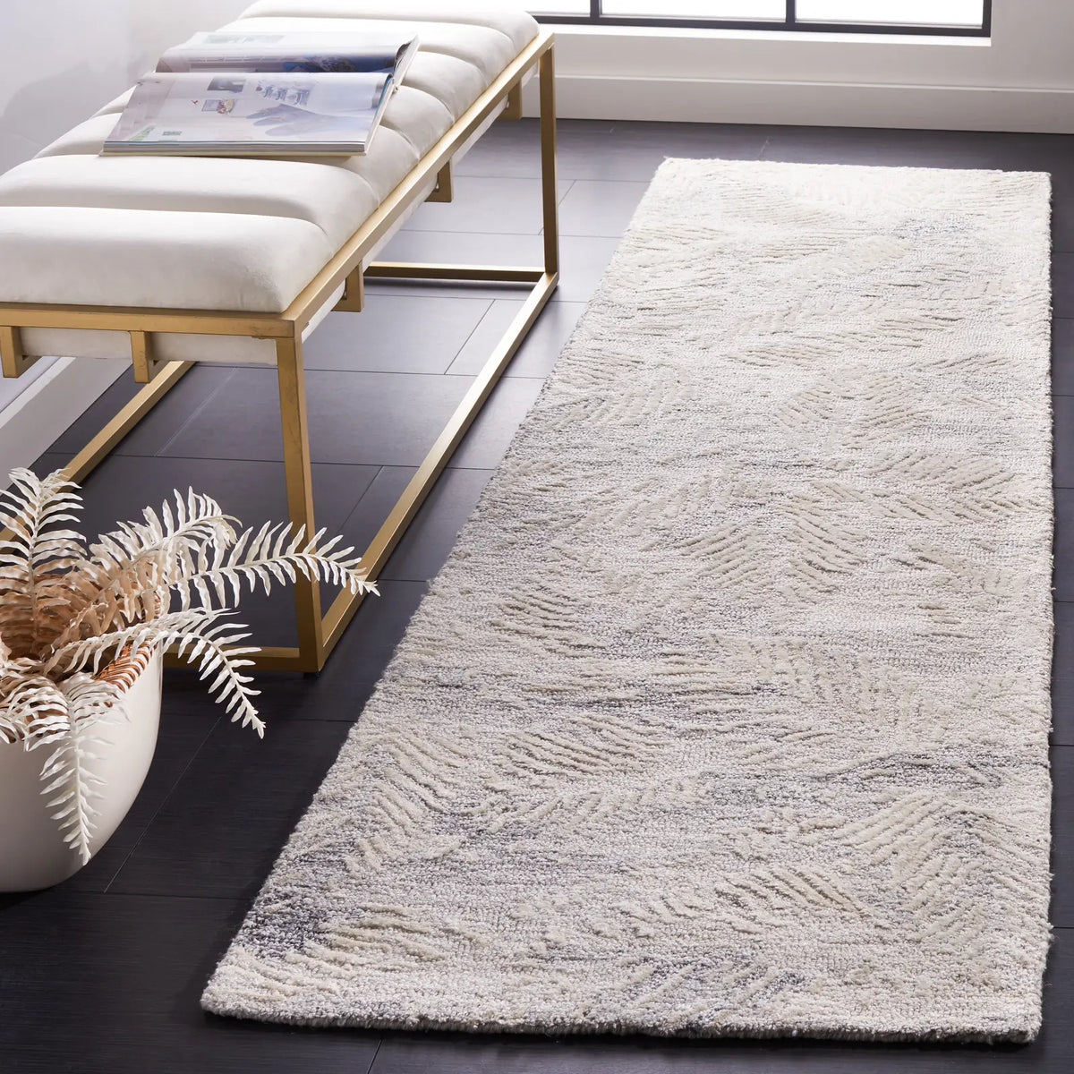 Safavieh Glamour 2'-3" x 8'-0" Rug in Grey / Ivory