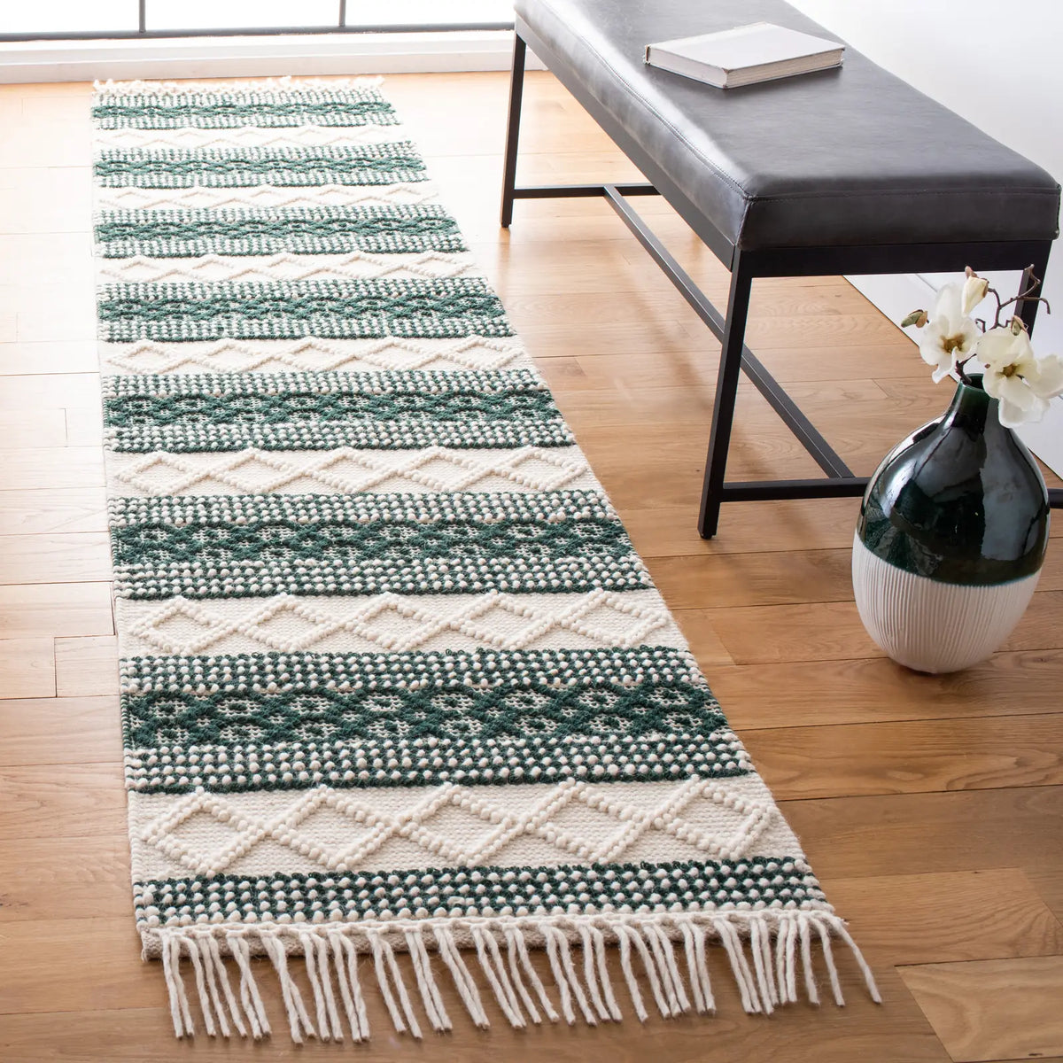 Safavieh Natura 2'-3" x 9'-0" Rug in Ivory / Green