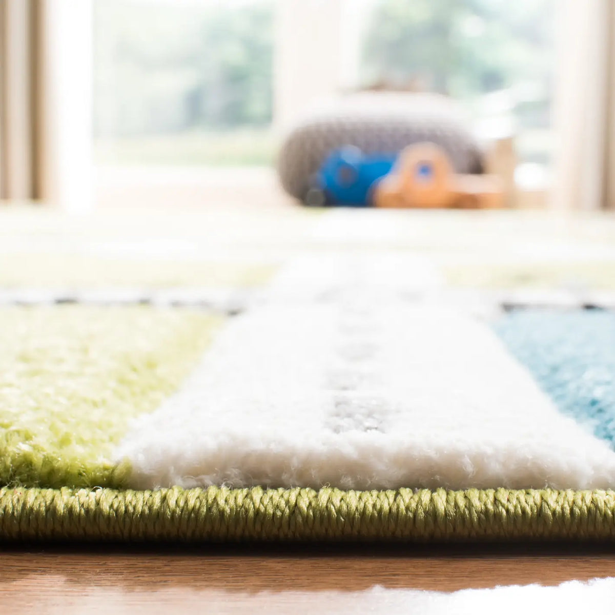 Safavieh Carousel Kids 100 4'-0" x 6'-0" Rug in Green / Ivory