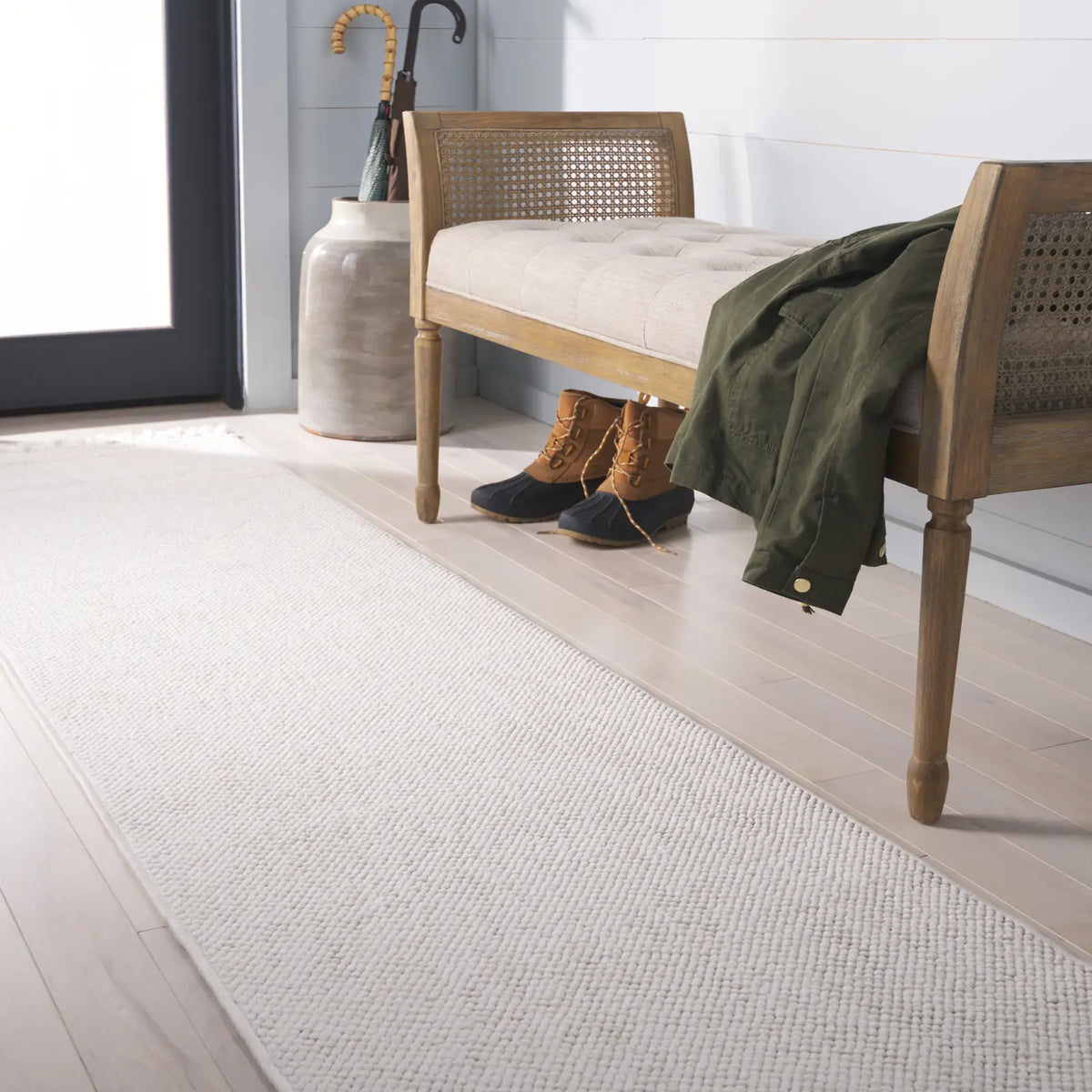 Safavieh Martha Stewart Azura 2'-0" x 8'-0" Rug in Ivory