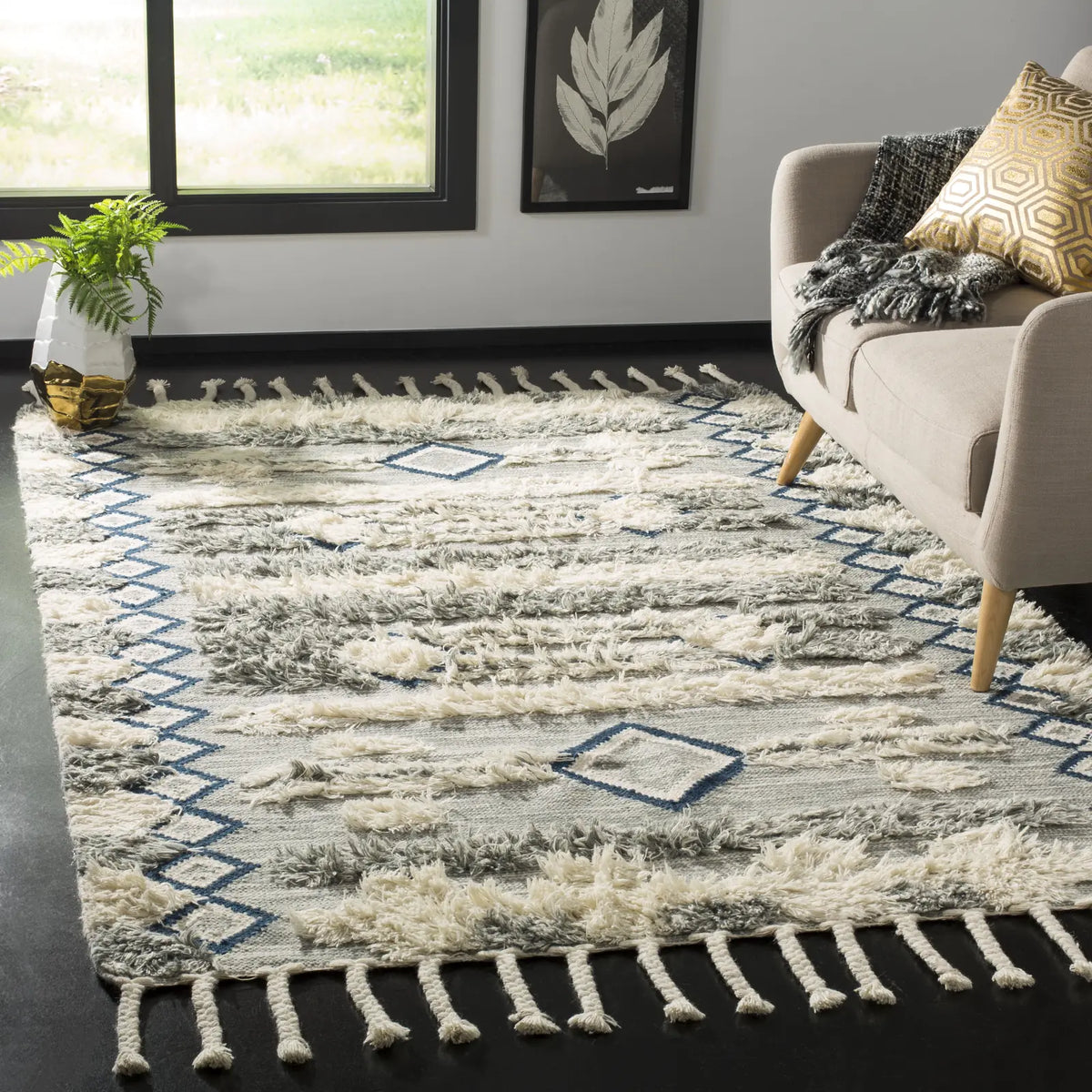 Safavieh Kenya 4'-0" x 6'-0" Rug in Grey / Ivory