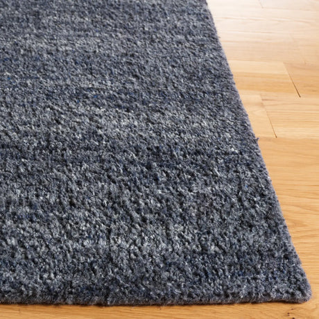 Safavieh Himalaya 4'-0" x 6'-0" Rug in Black / Grey