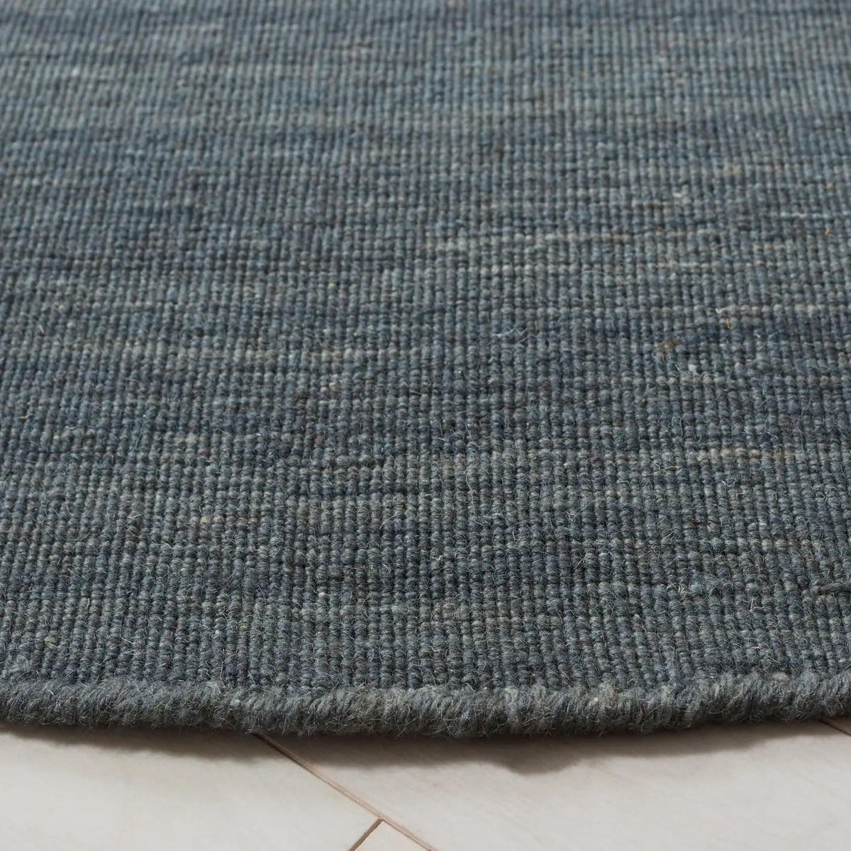 Safavieh Kilim 6'-0" x 6'-0" Rug in Grey / Silver