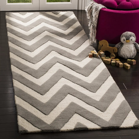 Safavieh Safavieh Kids 2'-6" x 8'-0" Rug in Grey / Ivory