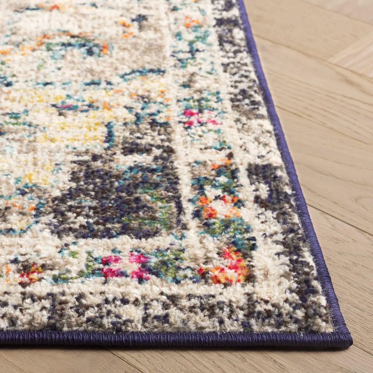 Safavieh Madison 4'-0" x 6'-0" Rug in Black / Gold