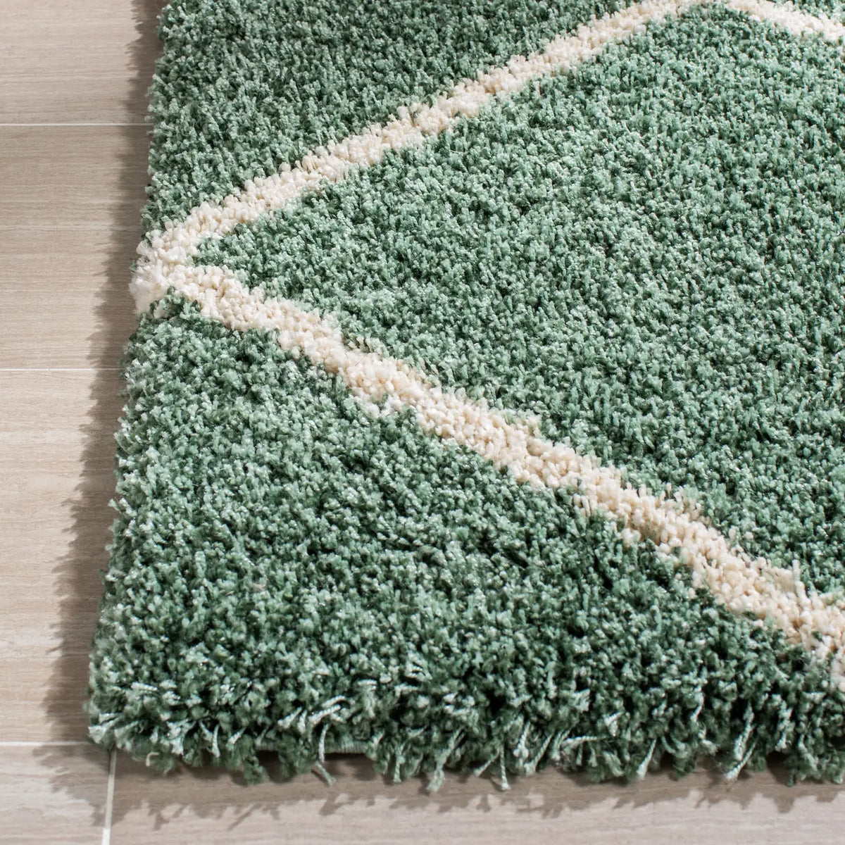 Safavieh Hudson Shag 4'-0" x 6'-0" Rug in Green / Ivory
