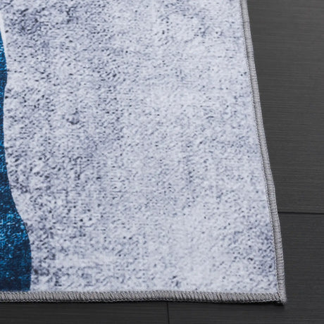Safavieh Santa Monica 4'-0" x 6'-0" Rug in Grey / Light Grey