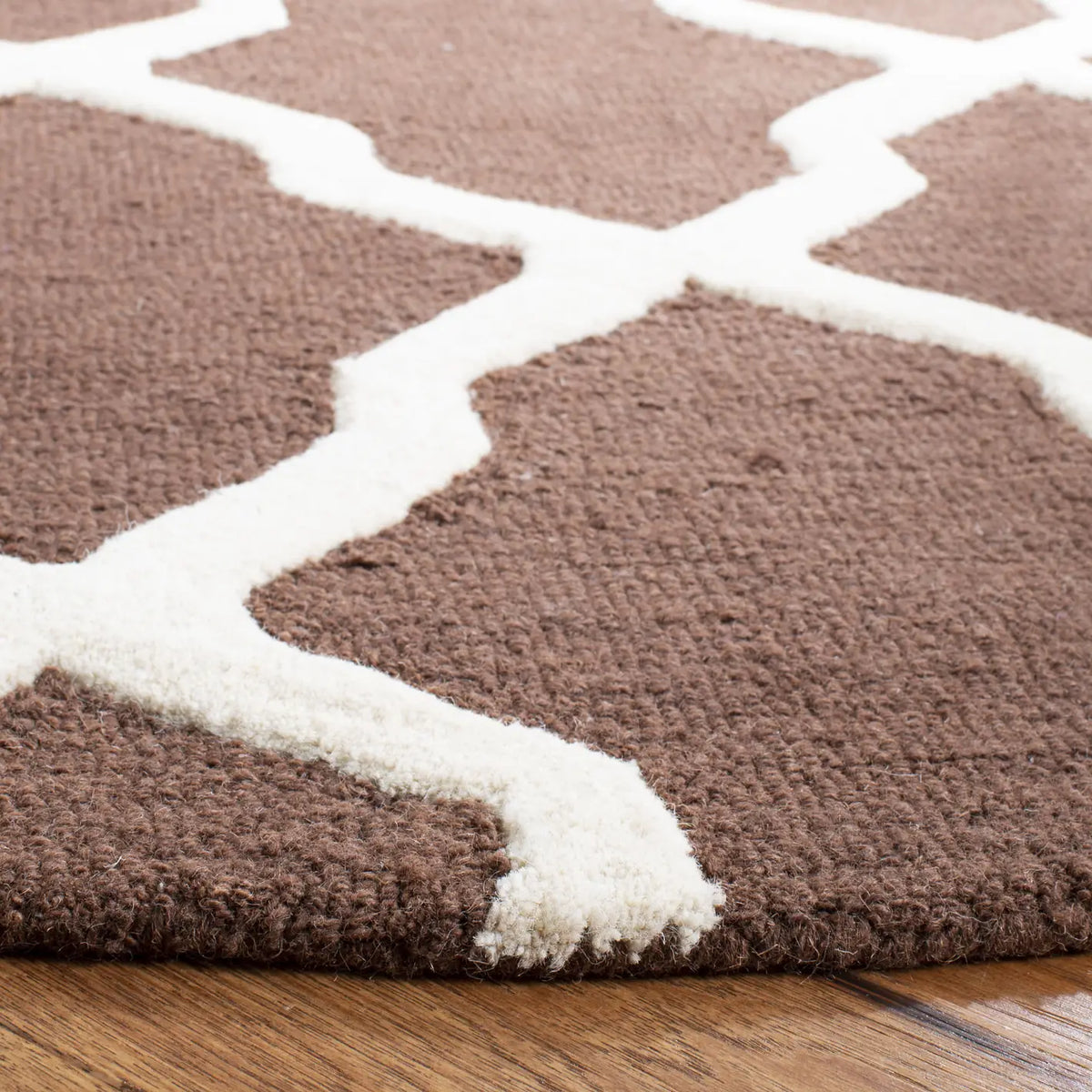 Safavieh Cambridge 6'-0" x 6'-0" Rug in Dark Brown / Ivory