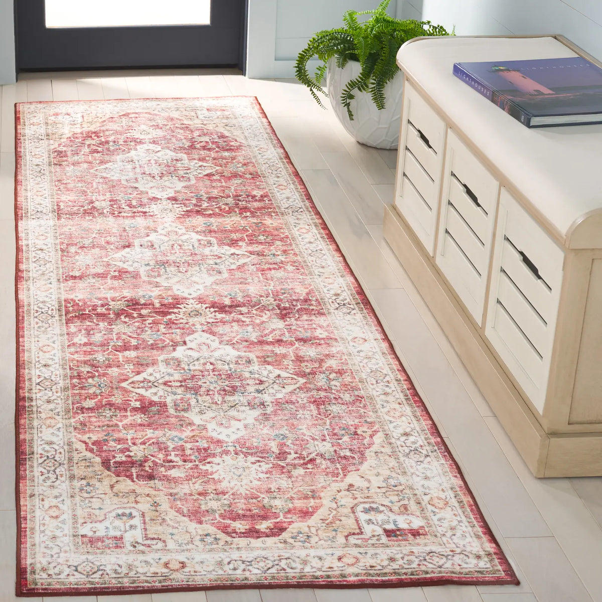 Safavieh Santa Monica 2'-6" x 8'-0" Rug in Rust / Gold
