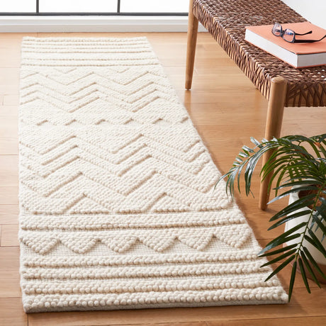 Safavieh Natura 2'-3" x 8'-0" Rug in Light Beige