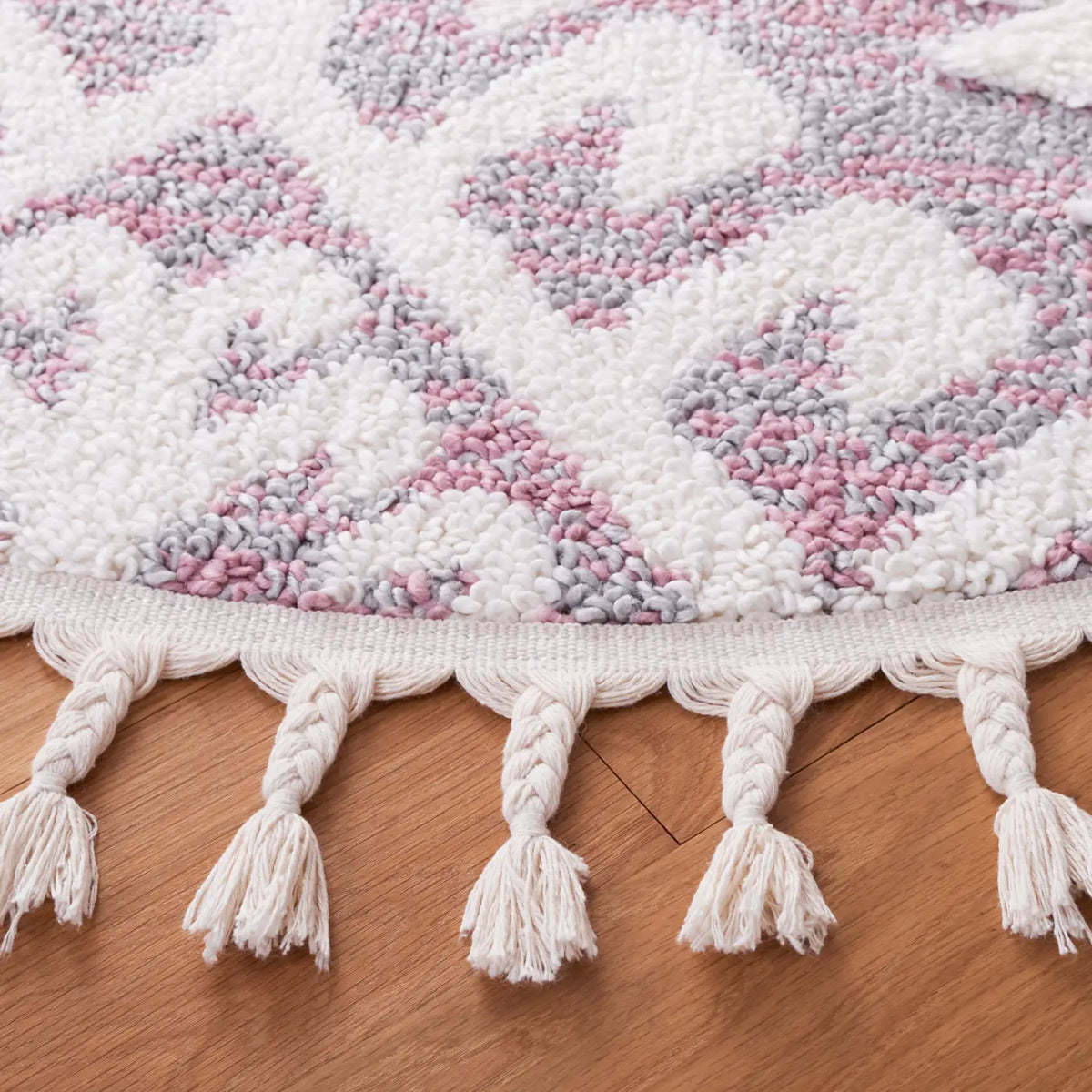 Safavieh Moroccan Tassel Shag 6'-7" x 6'-7" Rug in Pink / Ivory