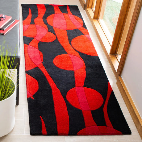Safavieh Soho 2'-6" x 12'-0" Rug in Black / Red