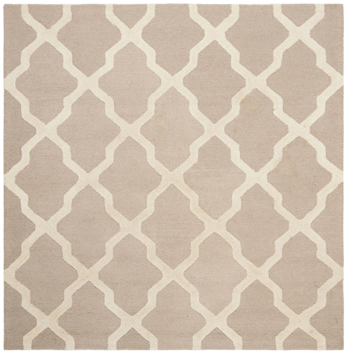 Safavieh Cambridge 6'-0" x 6'-0" Rug in Beige / Ivory
