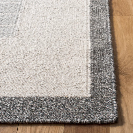 Safavieh Kilim 4'-0" x 6'-0" Rug in Ivory / Grey