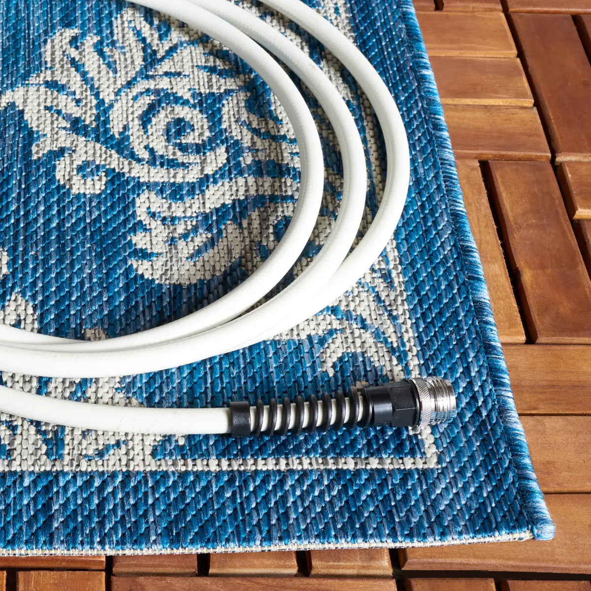Safavieh Courtyard 5'-3" x 7'-7" Rug in Navy / Grey