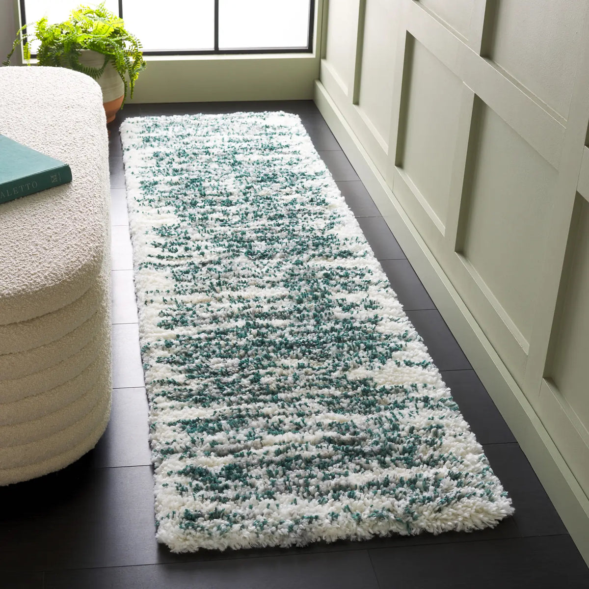 Safavieh Fontana Shag  800 2'-3" x 8'-0" Rug in Green / Ivory