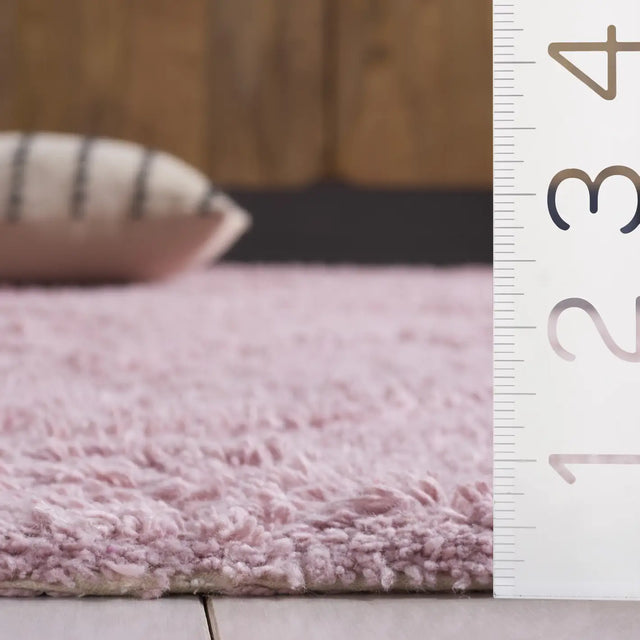 Safavieh Easy Care 4'-0" x 6'-0" Rug in Rose